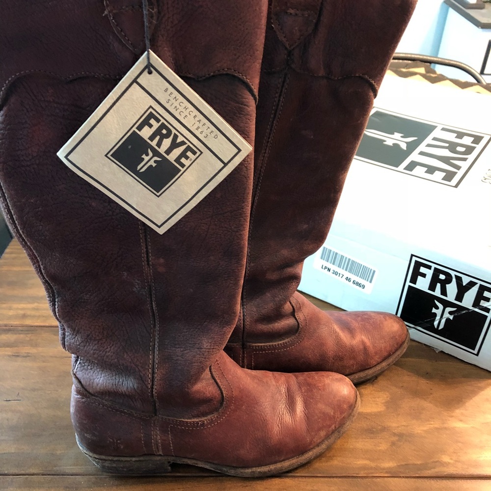 Frye Carson Lug dark Brown Boots - Size 6